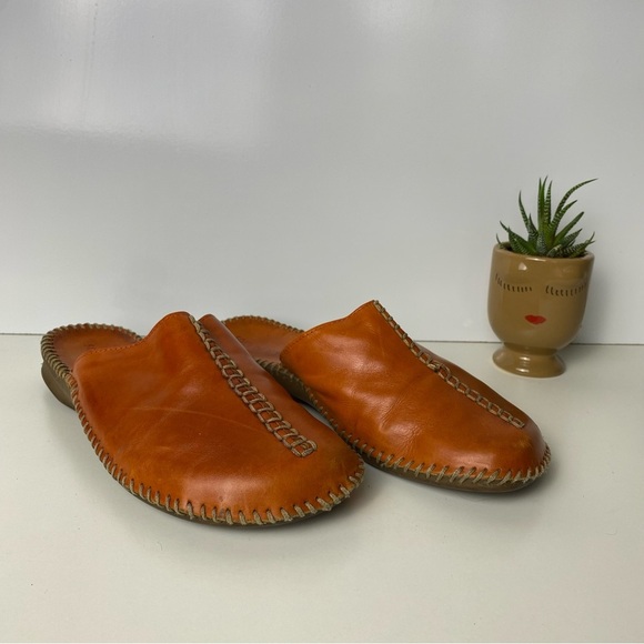 Women's Tan Leather Slip-On Shoes. Soul of Africa. Size 8 - Picture 1 of 7